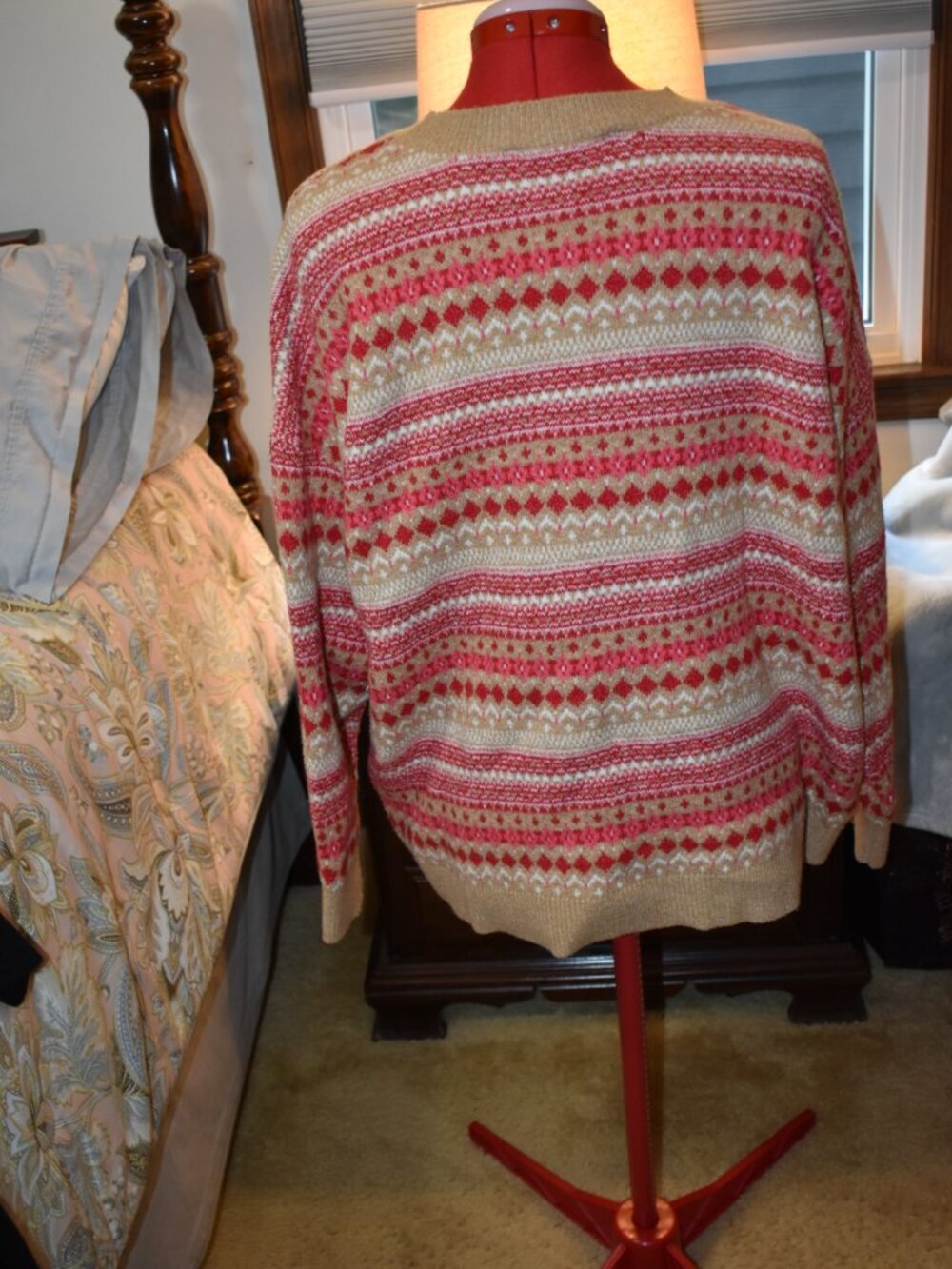 sweater - Picture 3 of 4